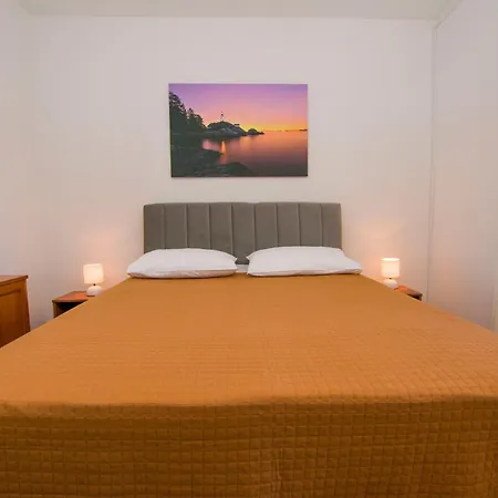 Kreso Apartamento *